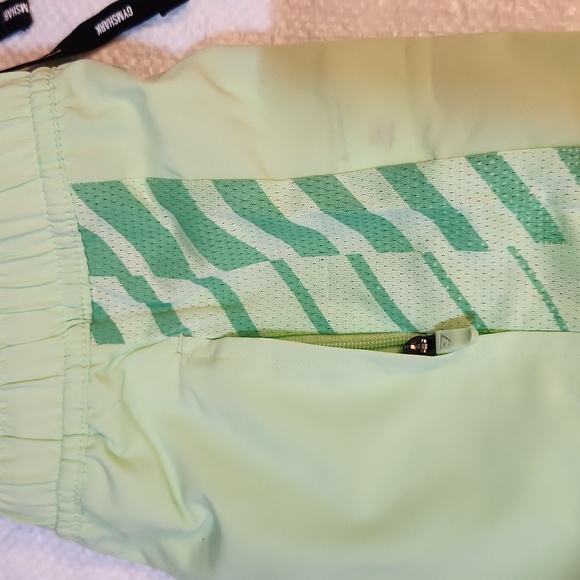 Gymshark Men's XXXL Shorts. Lime color with Zipper Front Pockets NWT - Picture 4 of 6